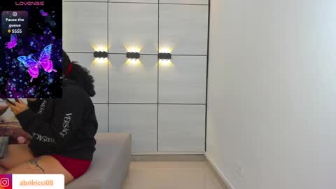 Snapshot of abril_ricci chatting on 01-26-25, 03:27 Abril  online show from 01-26-25, 03:27