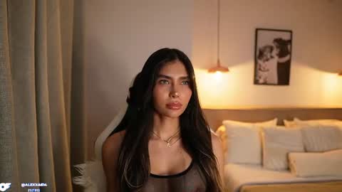 Snapshot of abril_w18 chatting on 06-12-26, 10:08 My name is Alexa. Please say hello I like to chat with you. If you have requests please use tip online show from 06-12-26, 10:08