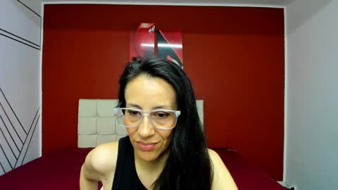 Snapshot of abrillee1 chatting on 02-01-25, 10:13 ABRIL online show from 02-01-25, 10:13
