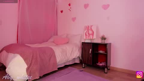 Snapshot of aby_whitee chatting on 09-14-25, 12:15 Aby online show from 09-14-25, 12:15