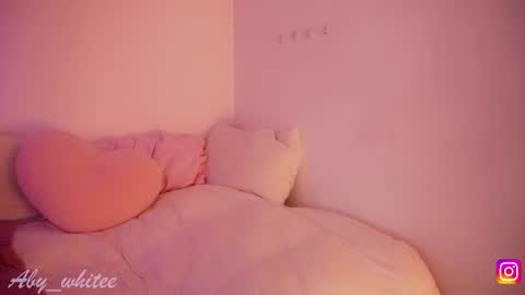 Snapshot of aby_whitee chatting on 11-17-25, 04:18 Aby online show from 11-17-25, 04:18