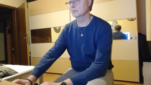 Snapshot of ach471 chatting on 12-08-24, 05:11 ach471 online show from 12-08-24, 05:11