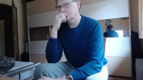 Snapshot of ach471 chatting on 12-09-24, 10:00 ach471 online show from 12-09-24, 10:00