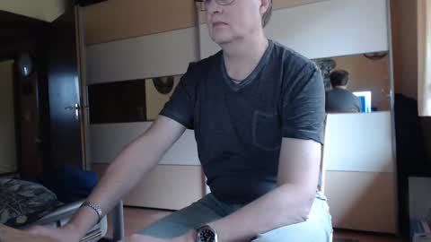 Snapshot of ach471 chatting on 12-15-24, 09:03 ach471 online show from 12-15-24, 09:03