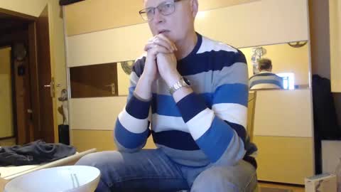 Snapshot of ach471 chatting on 12-27-24, 06:20 ach471 online show from 12-27-24, 06:20