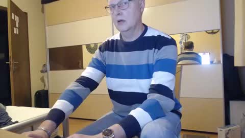 Snapshot of ach471 chatting on 01-01-25, 02:52 ach471 online show from 01-01-25, 02:52