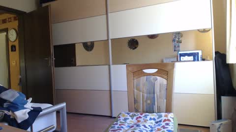 Snapshot of ach471 chatting on 01-08-25, 09:00 ach471 online show from 01-08-25, 09:00