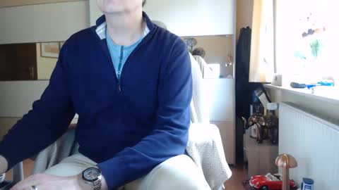 Snapshot of ach471 chatting on 10-15-25, 10:15 ach471 online show from 10-15-25, 10:15