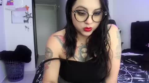 Snapshot of acid_alice666 chatting on 06-18-26, 02:32 Alice online show from 06-18-26, 02:32