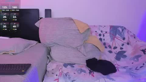 centric independent model   online show from 11-15-25, 02:09