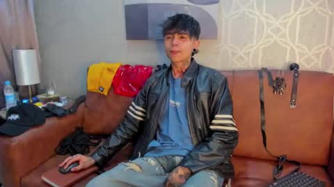 Snapshot of acidmilo chatting on 12-07-24, 11:29 Acid Milo online show from 12-07-24, 11:29