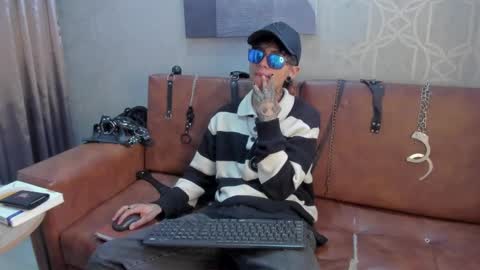 Snapshot of acidmilo chatting on 12-09-24, 12:51 Acid Milo online show from 12-09-24, 12:51