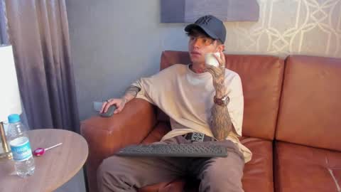 Snapshot of acidmilo chatting on 12-10-24, 04:06 Acid Milo online show from 12-10-24, 04:06