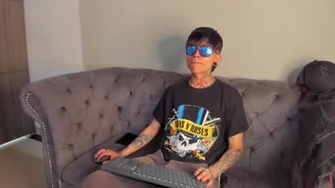 Snapshot of acidmilo chatting on 12-15-24, 04:26 Acid Milo online show from 12-15-24, 04:26