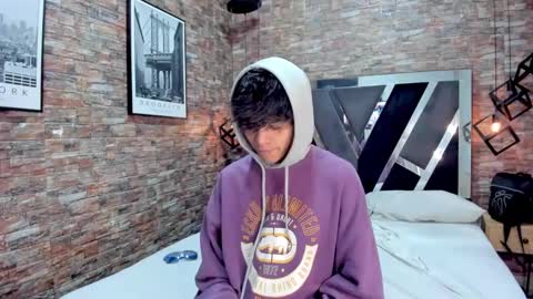 Snapshot of acidmilo chatting on 12-17-24, 12:00 Acid Milo online show from 12-17-24, 12:00