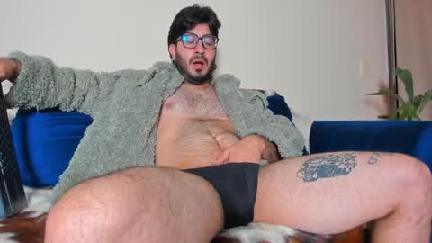 Snapshot of ackerman_eren_ chatting on 01-10-25, 12:47 R. online show from 01-10-25, 12:47