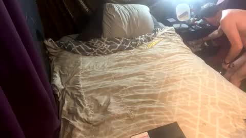 acouplesinners online show from 12-18-25, 07:09