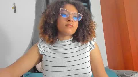 Snapshot of ada_gales_ chatting on 11-04-25, 02:43 Isa online show from 11-04-25, 02:43