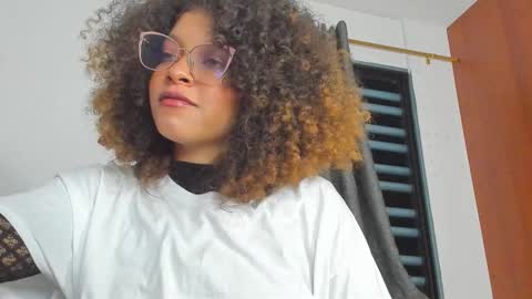 Snapshot of ada_gales_ chatting on 11-07-25, 06:02 Isa online show from 11-07-25, 06:02