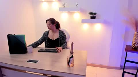 Snapshot of ada_mclaine2 chatting on 09-21-25, 11:45 Ada online show from 09-21-25, 11:45