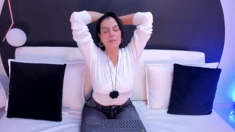 Snapshot of ada_monroe10 chatting on 04-29-26, 01:59 online show from 04-29-26, 01:59