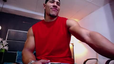 adam_fit19cm online show from 11-14-25, 02:05
