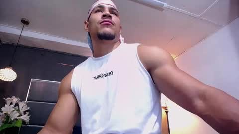 adam_fit19cm online show from 11-21-25, 01:43