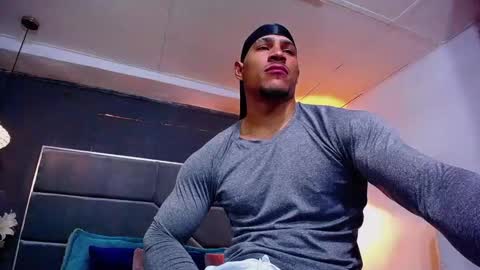 adam_fit19cm online show from 01-17-26, 02:11