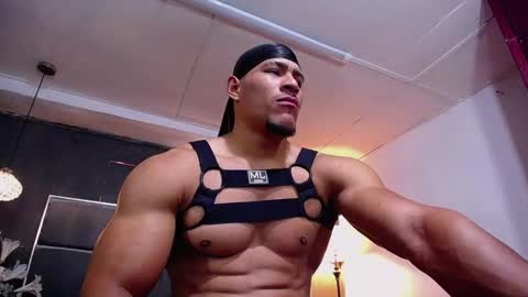 adam_fit19cm online show from 02-14-26, 02:03