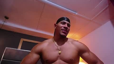adam_fit19cm online show from 05-04-26, 02:35