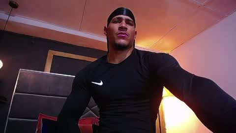 adam_fit19cm online show from 05-06-26, 02:00