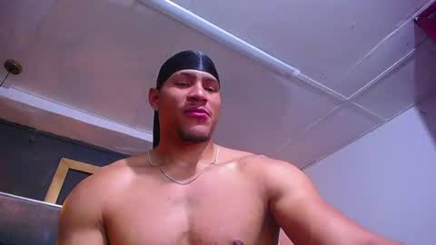 adam_fit19cm online show from 07-07-26, 02:10