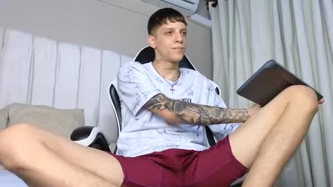 Snapshot of adam_hard_ chatting on 09-11-25, 08:42 Adam online show from 09-11-25, 08:42