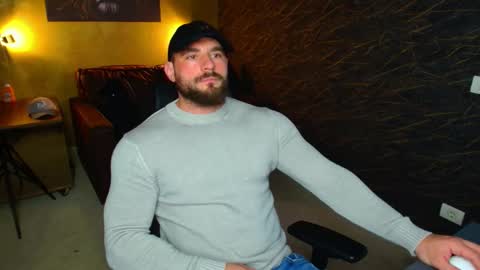 Snapshot of adamjameson chatting on 05-01-26, 05:01 AdamJameson online show from 05-01-26, 05:01