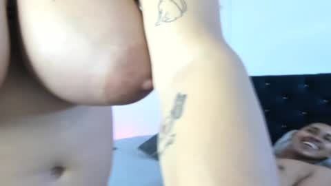 Snapshot of adams_niki chatting on 12-17-24, 08:10 ADAMS Y NIKI online show from 12-17-24, 08:10