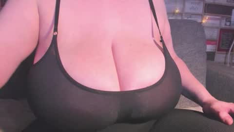 Victoria online show from 04-25-26, 07:33