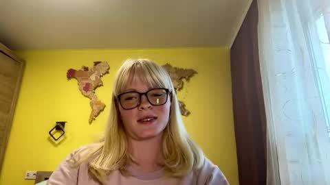 Snapshot of addieflamer chatting on 06-03-26, 04:12 Lesly online show from 06-03-26, 04:12