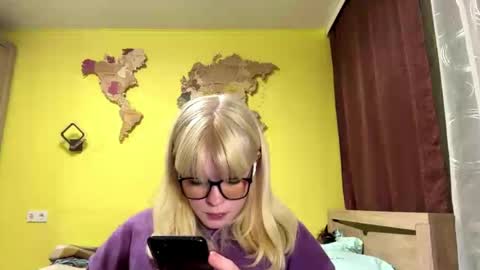 Snapshot of addieflamer chatting on 06-08-26, 07:03 Lesly online show from 06-08-26, 07:03