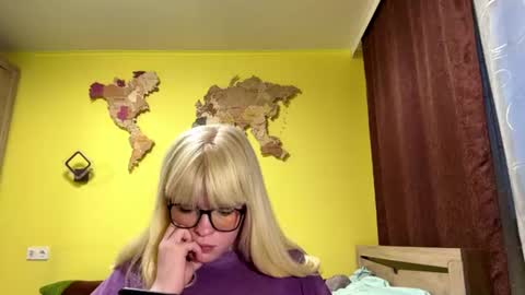 Snapshot of addieflamer chatting on 06-09-26, 05:57 Lesly online show from 06-09-26, 05:57