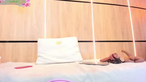 adela chase online show from 12-18-25, 01:22