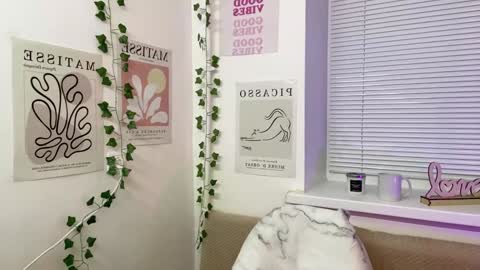 Snapshot of adele0_0 chatting on 12-29-24, 12:45 Adele online show from 12-29-24, 12:45