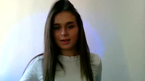 Snapshot of adele_amore chatting on 02-06-25, 10:15 Adele Amore online show from 02-06-25, 10:15