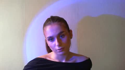 Snapshot of adele_amore chatting on 02-07-25, 01:22 Adele Amore online show from 02-07-25, 01:22