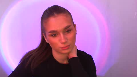 Snapshot of adele_amore chatting on 02-17-25, 09:13 Adele Amore online show from 02-17-25, 09:13