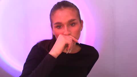 Snapshot of adele_amore chatting on 02-17-25, 12:16 Adele Amore online show from 02-17-25, 12:16
