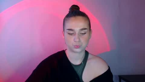 Snapshot of adele_amore chatting on 03-04-25, 10:35 Adele Amore online show from 03-04-25, 10:35