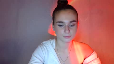 Snapshot of adele_amore chatting on 03-10-25, 04:35 Adele Amore online show from 03-10-25, 04:35