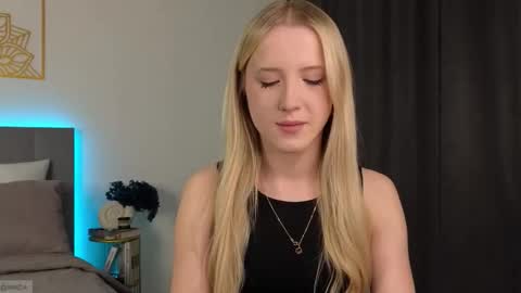 Adele online show from 11-26-25, 10:11