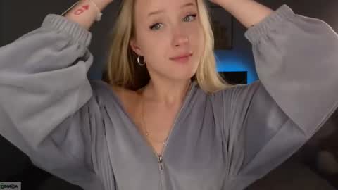 Adele online show from 03-15-26, 08:48