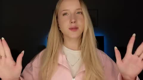 Adele online show from 04-21-26, 08:44